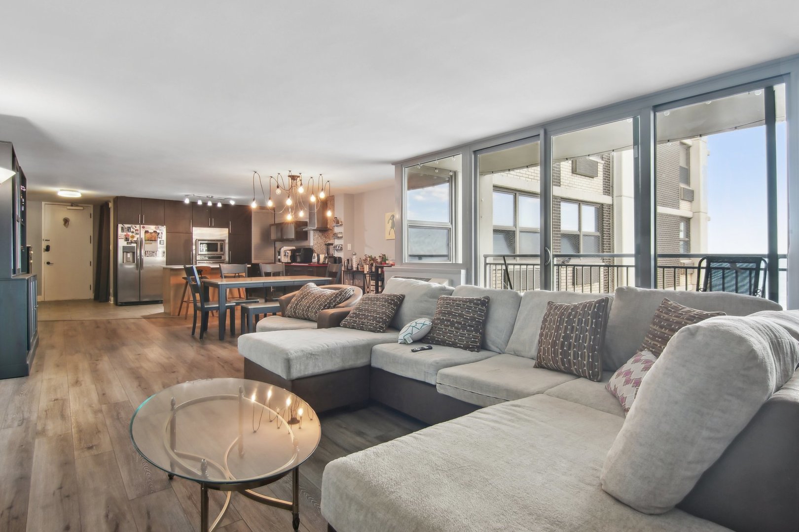 6145 North Sheridan Road, Unit 8D Chicago, IL 60660 - Photo 4 of 34 Gallery Image 4