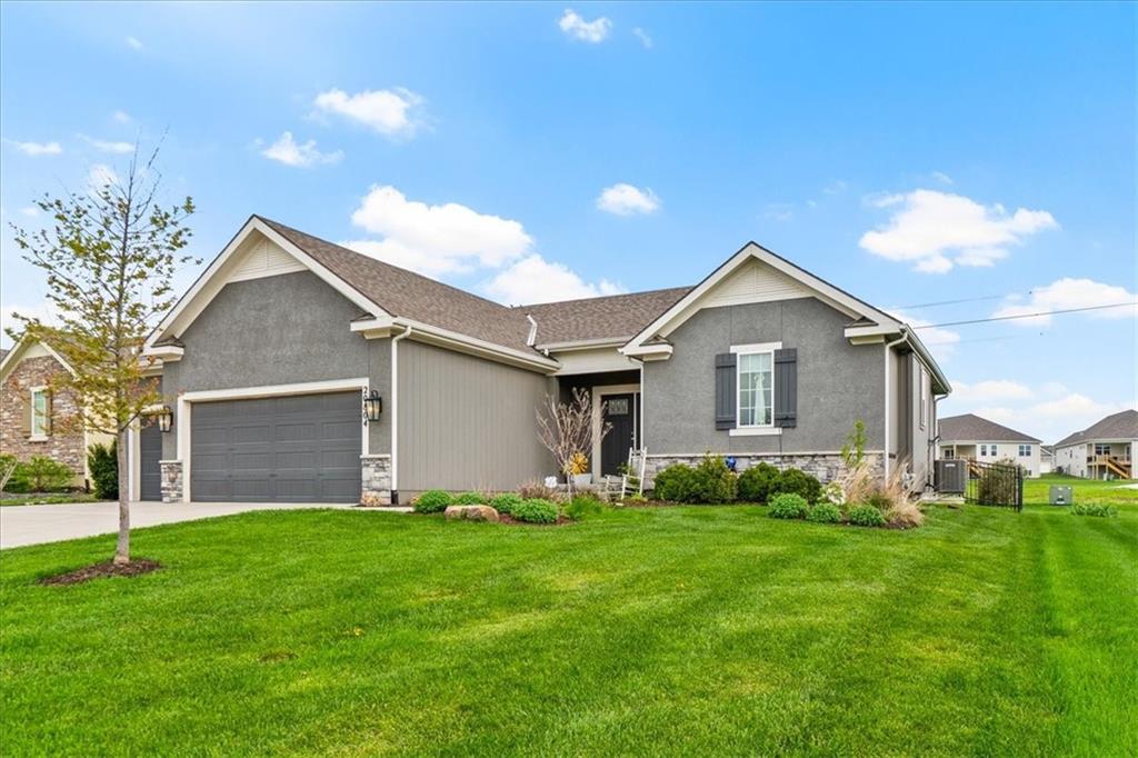 20804 189th Street Spring Hill, KS 66083 - Photo 2 of 38