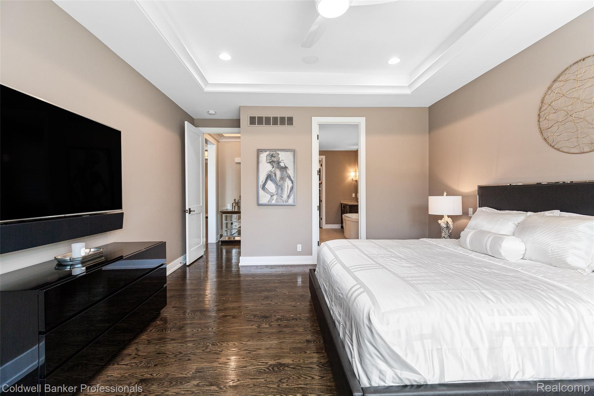 1210 Manchester Road Birmingham, MI 48009 - Photo 24 of 51 First floor master suite