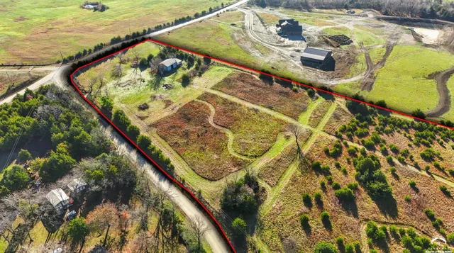 $275,000 | 1587 North 450th Road, Baldwin City, KS 66006