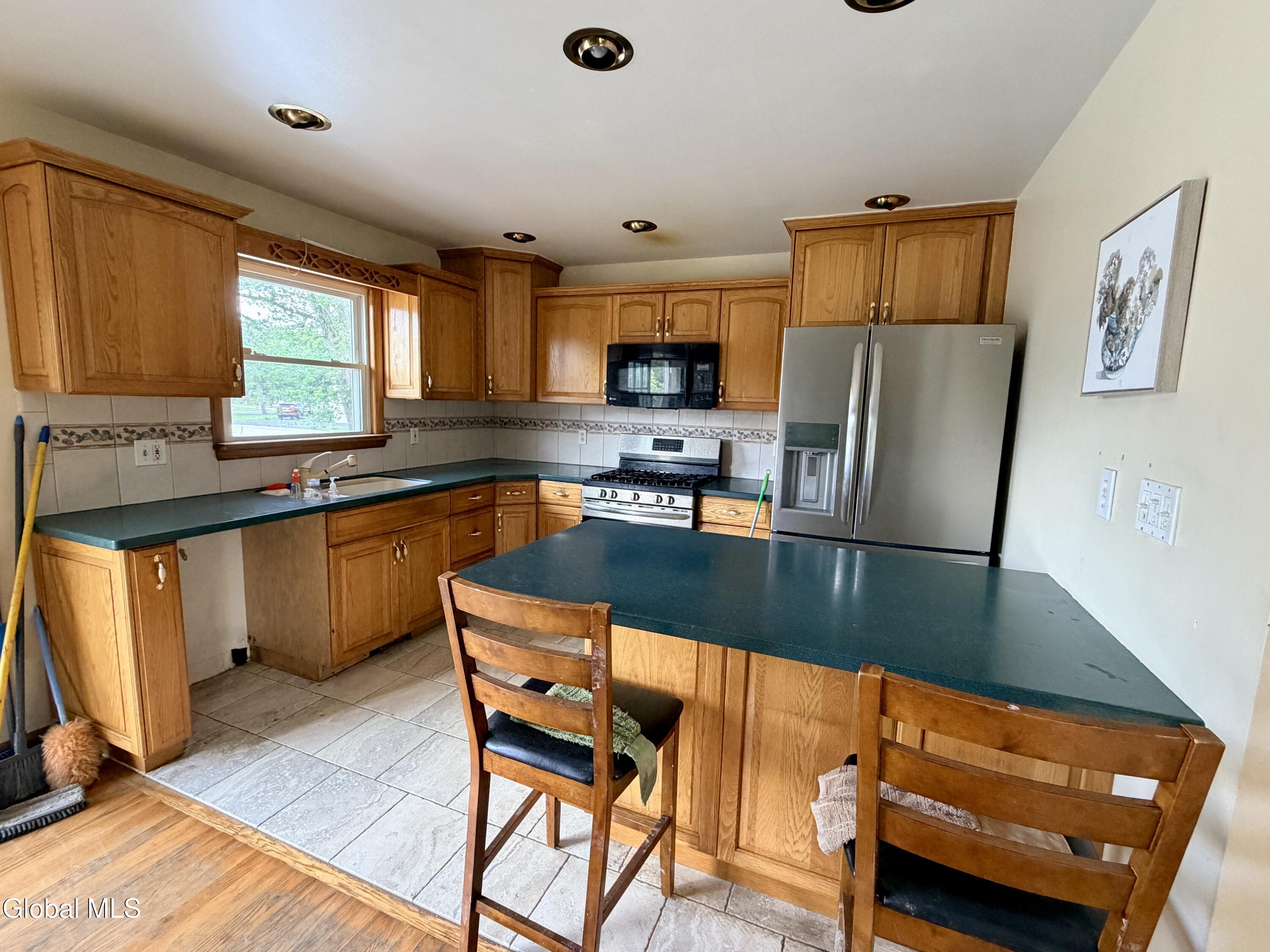 186 Middletown Road Waterford, NY 12188 - Photo 11 of 47 IMG_9633