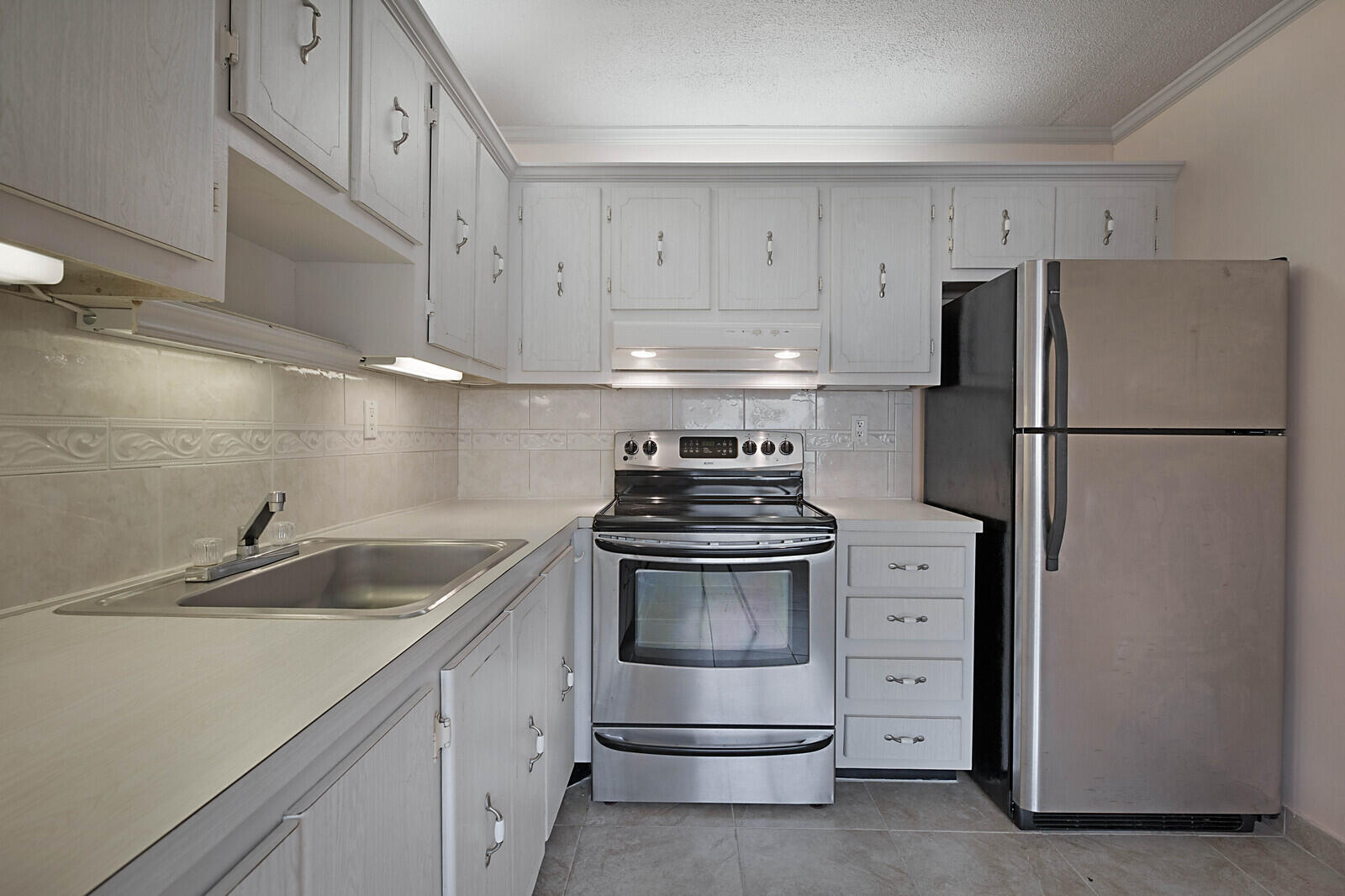 617 Flanders North Delray Beach, FL 33484 - Photo 11 of 22 10_617_Flanders_M10_mls