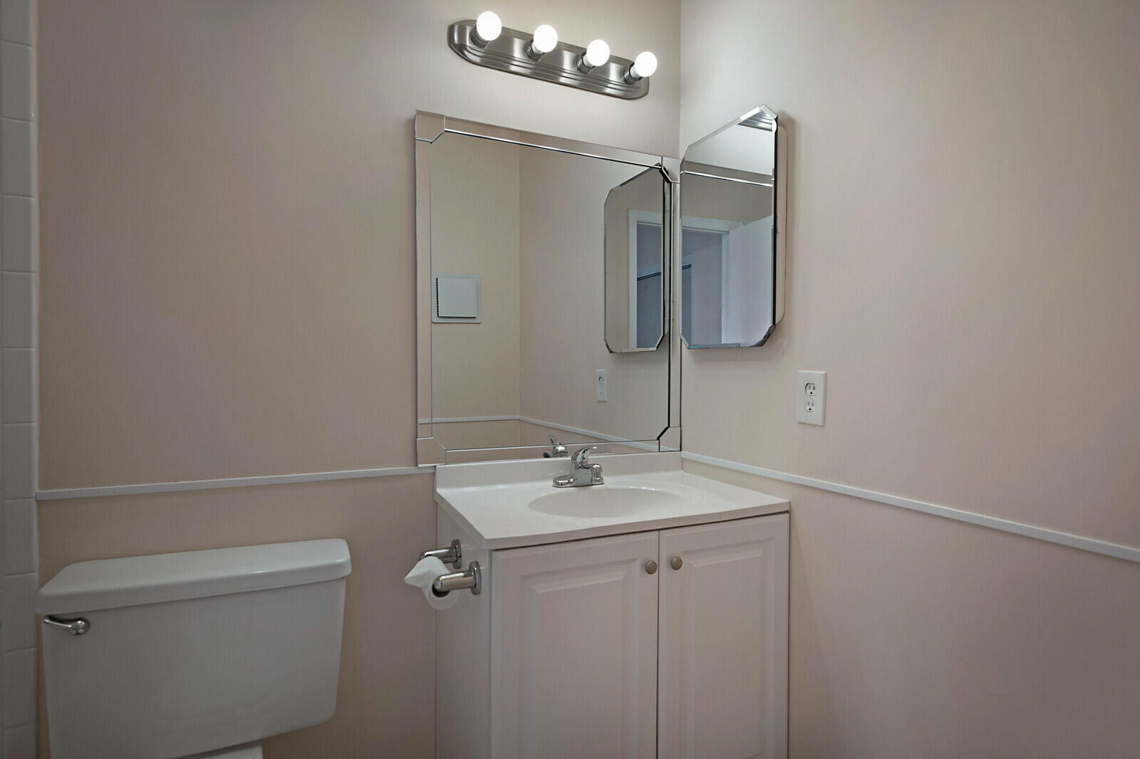617 Flanders North Delray Beach, FL 33484 - Photo 16 of 22 15_617_Flanders_M15_mls