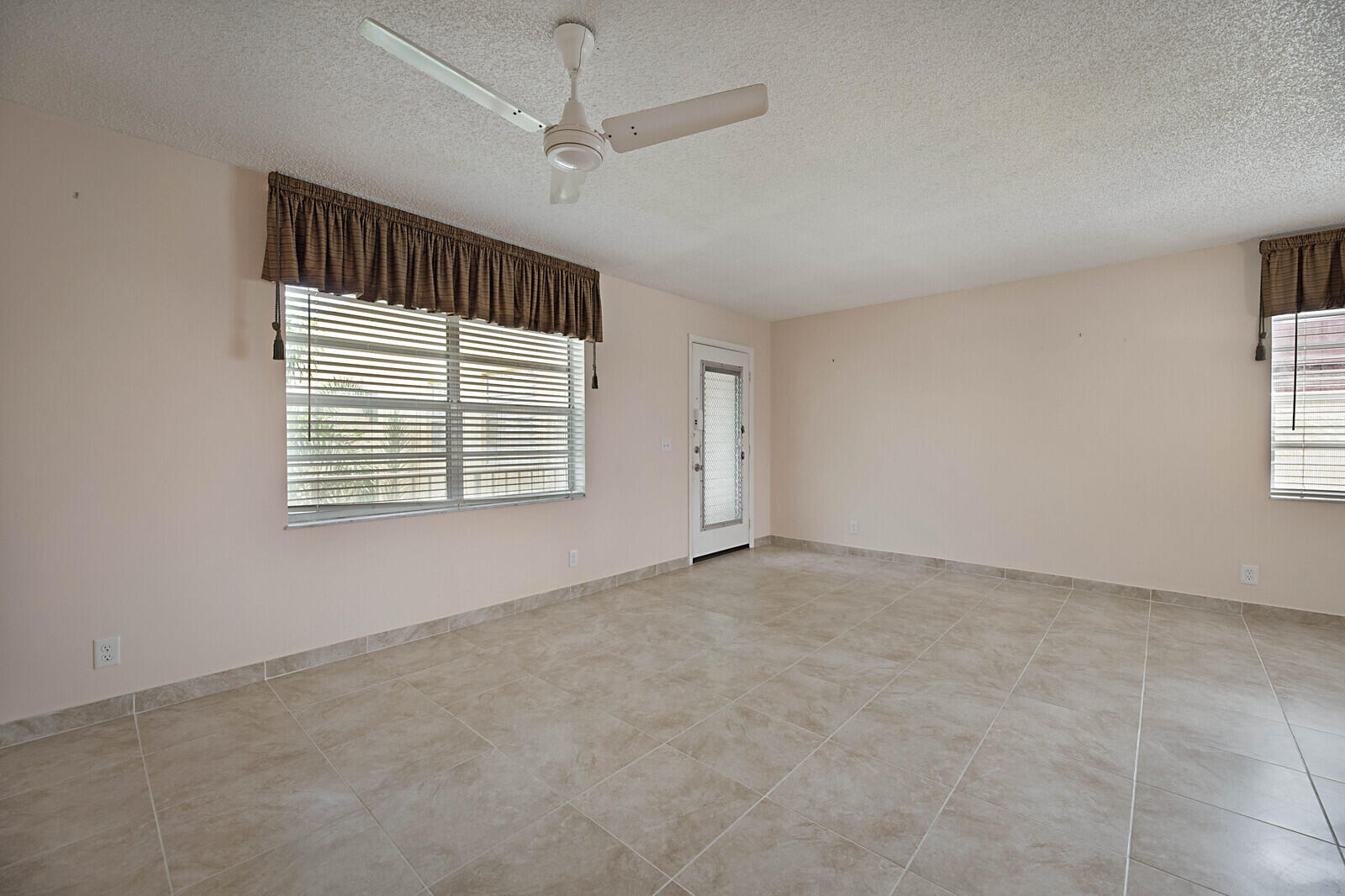 617 Flanders North Delray Beach, FL 33484 - Photo 4 of 22 03_617_Flanders_M3_mls