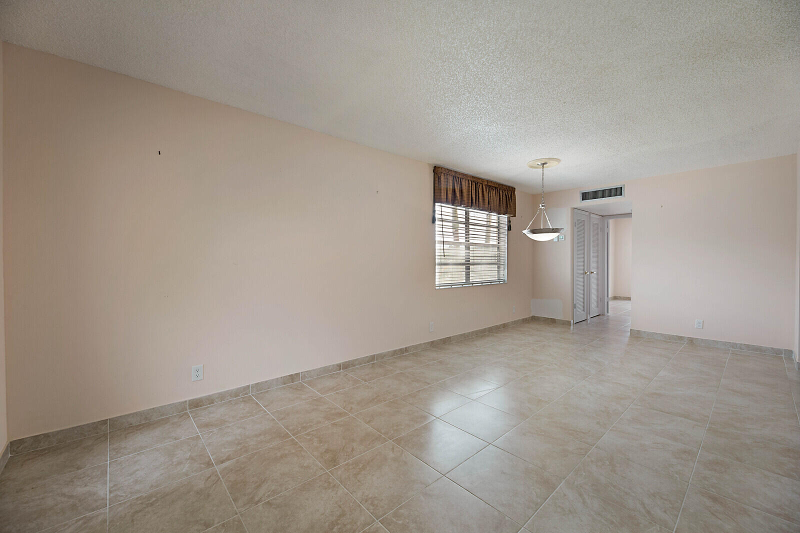 617 Flanders North Delray Beach, FL 33484 - Photo 5 of 22 04_617_Flanders_M4_mls