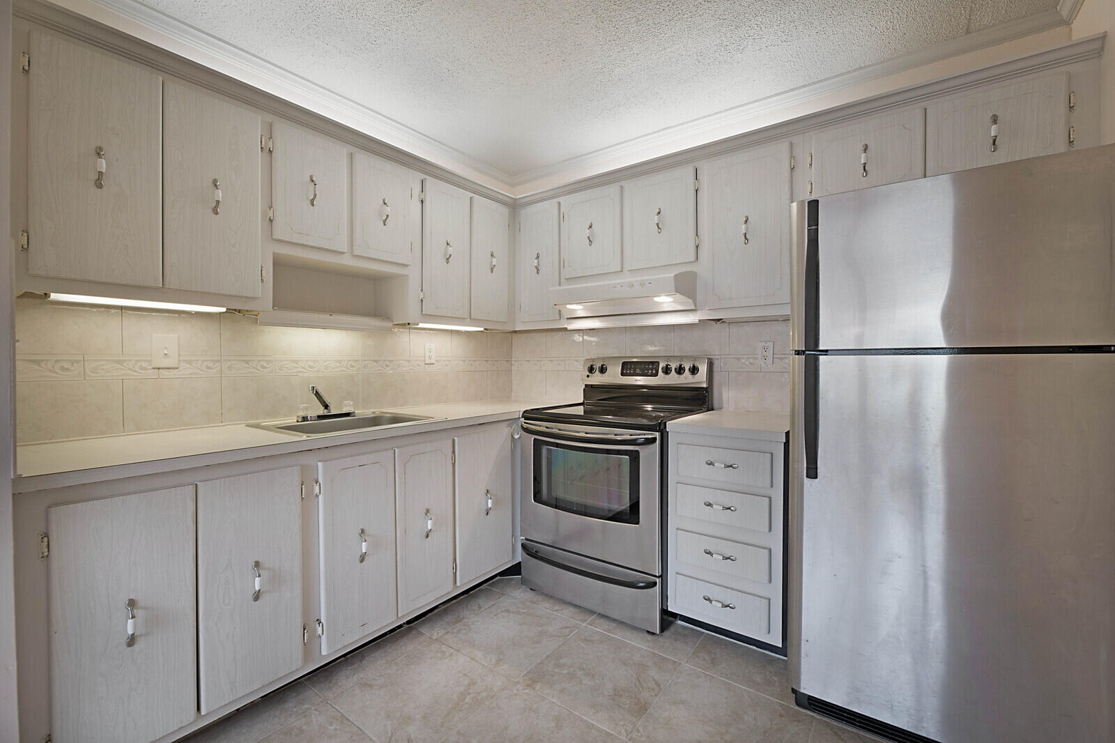 617 Flanders North Delray Beach, FL 33484 - Photo 9 of 22 08_617_Flanders_M8_mls