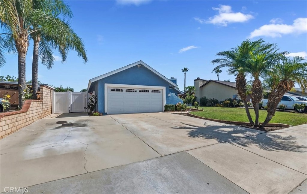 10283 Rouselle Drive Jurupa Valley, CA 91752 - Photo 4 of 35
