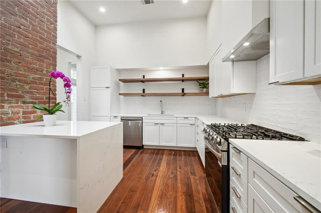 2417 Rousseau Street New Orleans, LA 70130 - Photo 14 of 36