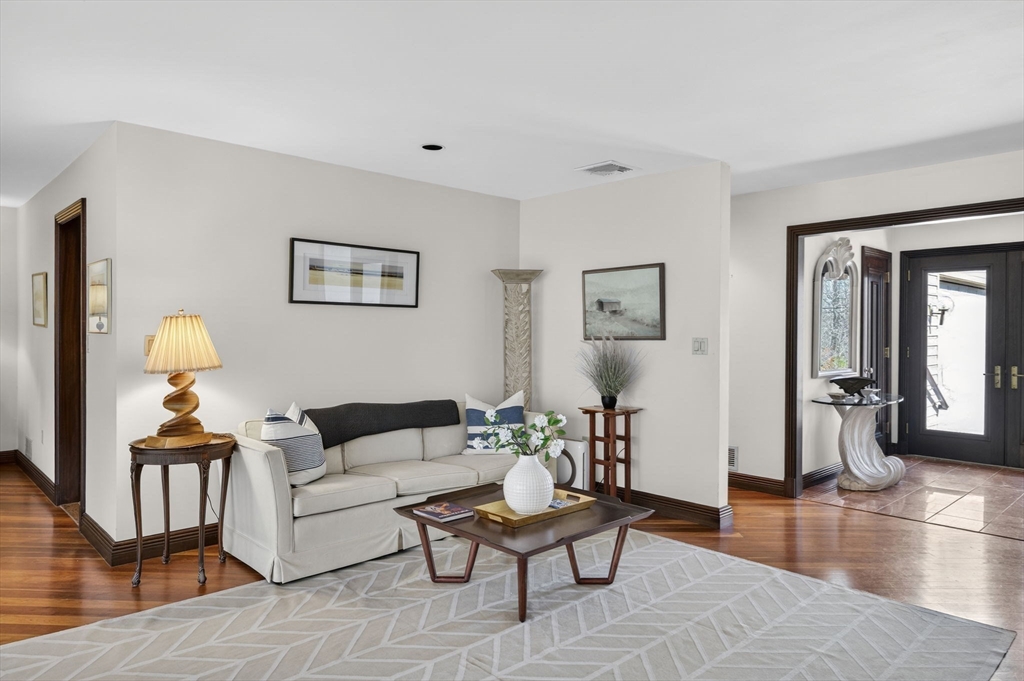 923 Drift Road Westport, MA 02790 - Photo 6 of 27