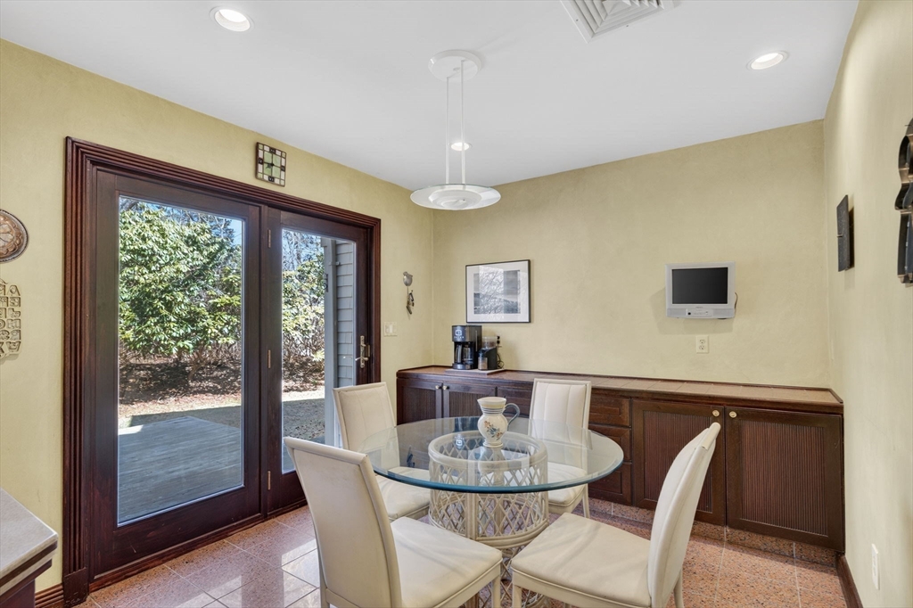 923 Drift Road Westport, MA 02790 - Photo 8 of 27