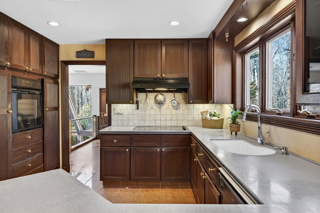 923 Drift Road Westport, MA 02790 - Photo 9 of 27