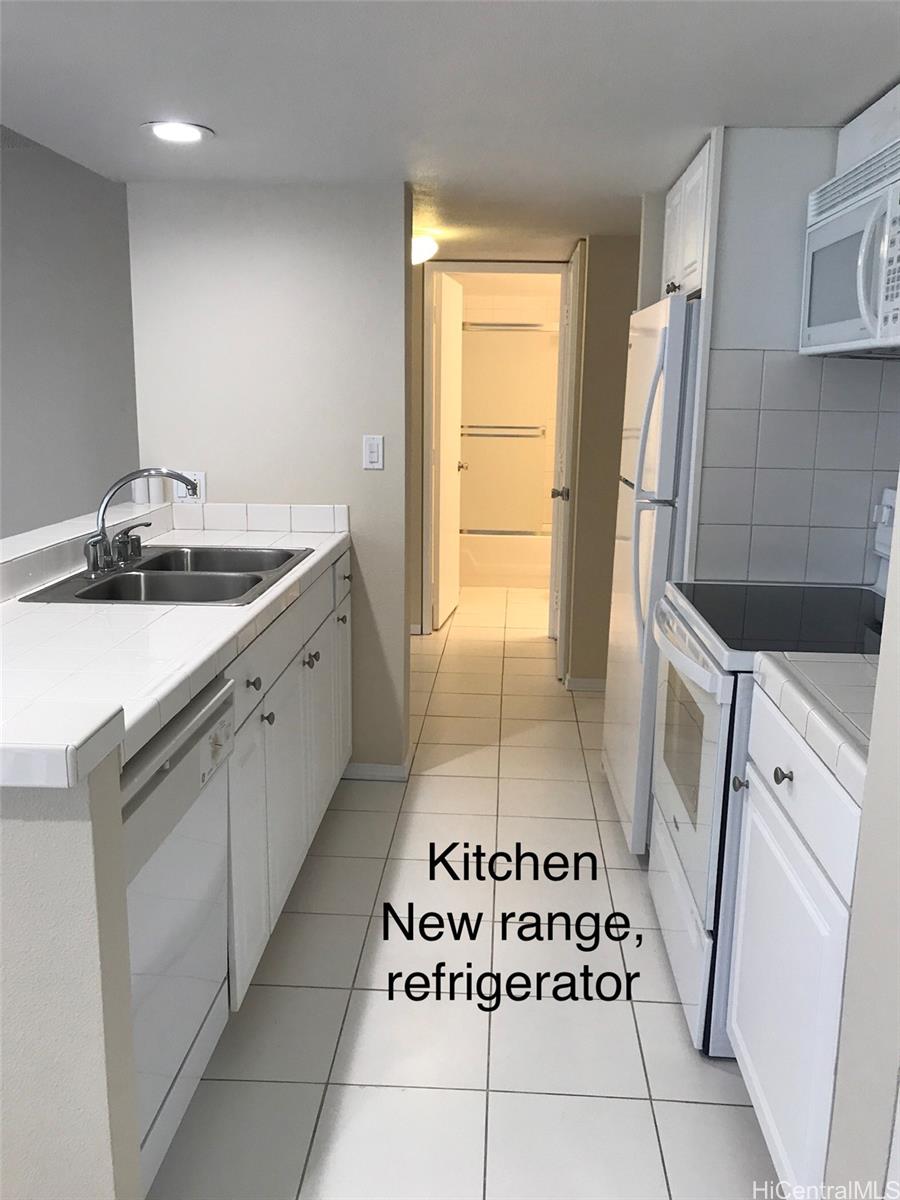 240 Makee Road, Unit 9B Honolulu, HI 96815 - Photo 3 of 18 Kitchen view