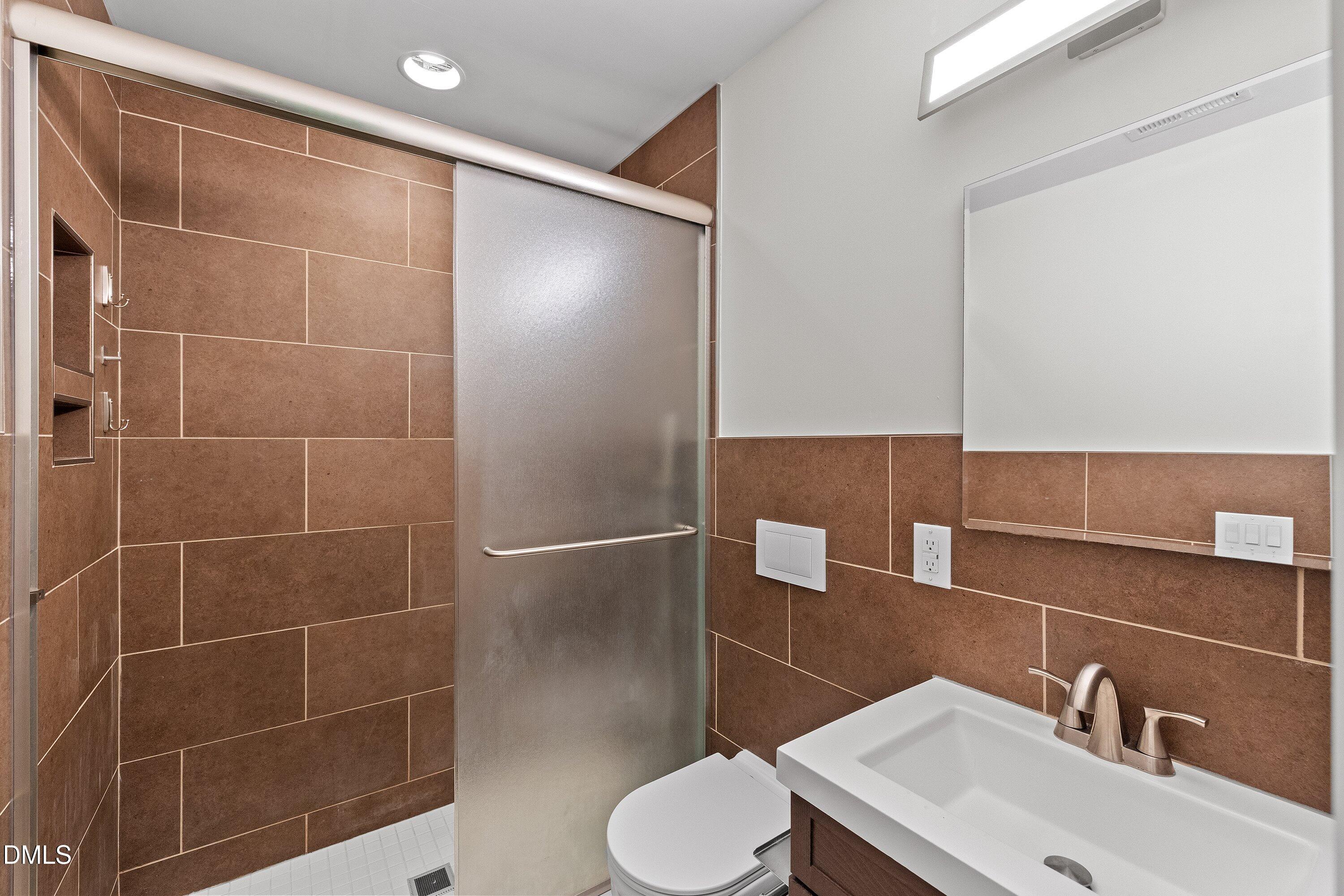 7921 Castlelake Court Raleigh, NC 27615 - Photo 15 of 30 Hall Bath