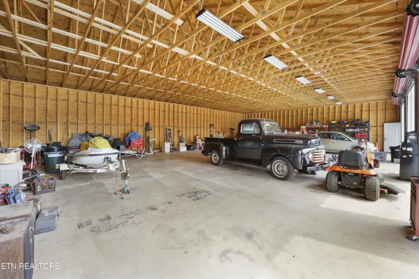 $674,900 | 18165 Highway 11, Lenoir City, TN 37772