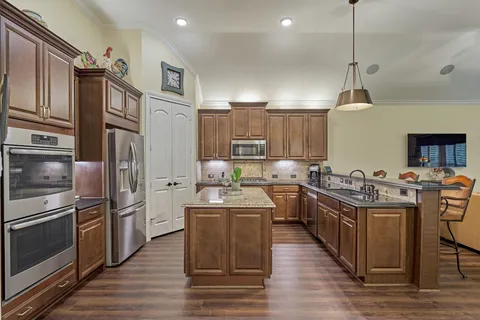 $619,000 | 11 South Sandbells Park Lane, Montgomery, TX 77316