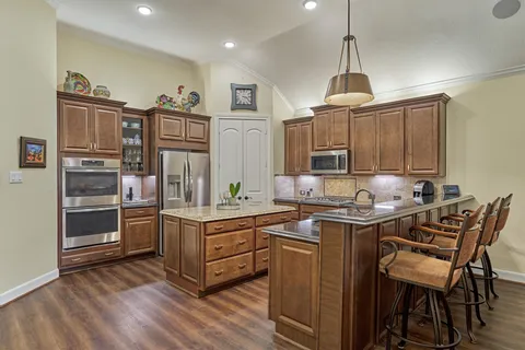 $619,000 | 11 South Sandbells Park Lane, Montgomery, TX 77316