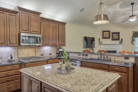 $619,000 | 11 South Sandbells Park Lane, Montgomery, TX 77316