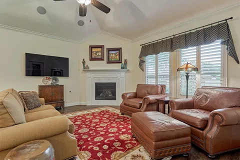$619,000 | 11 South Sandbells Park Lane, Montgomery, TX 77316