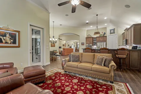 $619,000 | 11 South Sandbells Park Lane, Montgomery, TX 77316