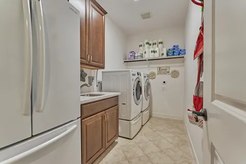 $619,000 | 11 South Sandbells Park Lane, Montgomery, TX 77316