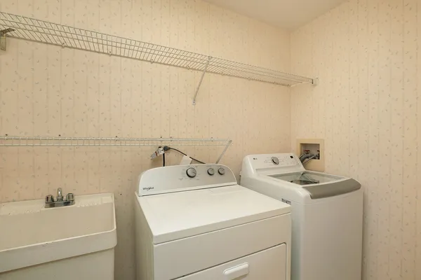 $574,900 | 937 Fountain View Drive, Deerfield, IL 60015