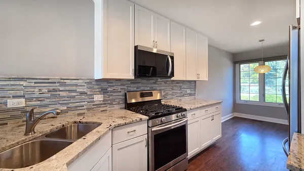 $574,900 | 937 Fountain View Drive, Deerfield, IL 60015