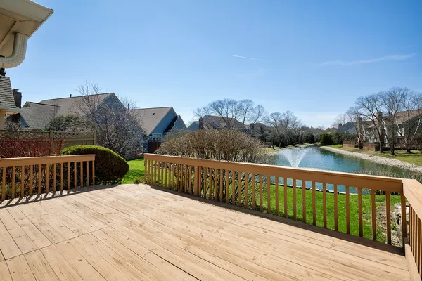 $574,900 | 937 Fountain View Drive, Deerfield, IL 60015