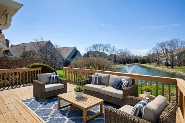 $574,900 | 937 Fountain View Drive, Deerfield, IL 60015