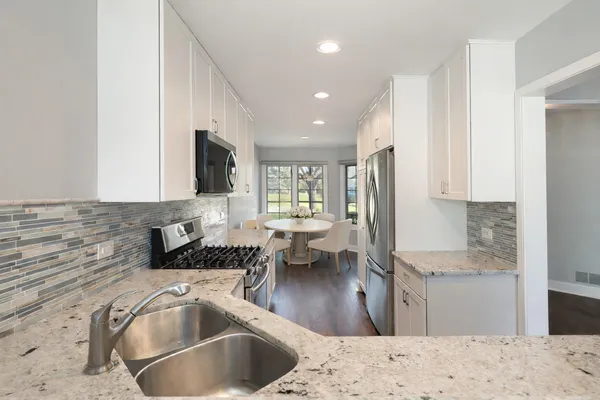 $574,900 | 937 Fountain View Drive, Deerfield, IL 60015