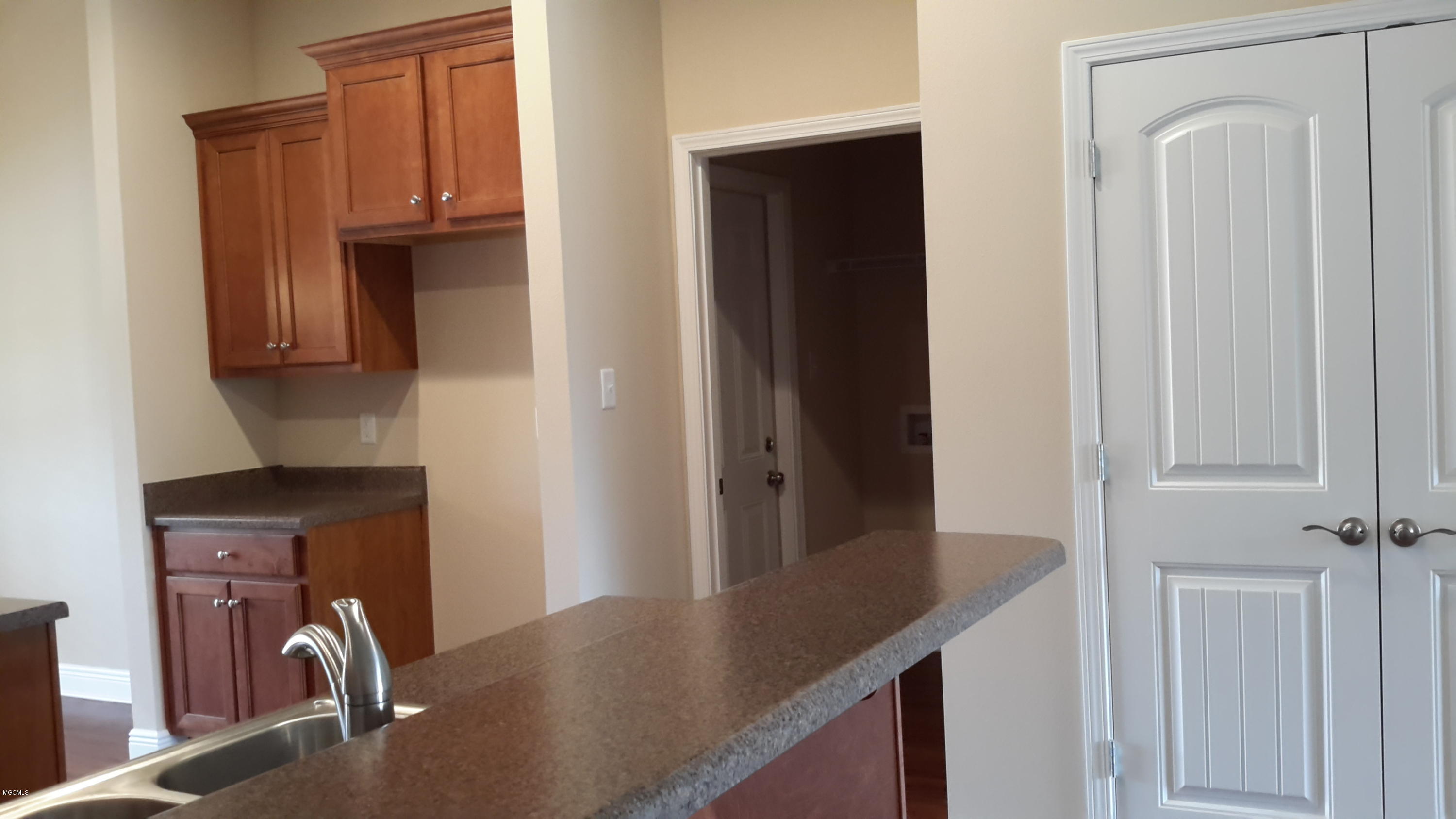 6821 Biddix-evans Road Ocean Springs, MS 39564 - Photo 11 of 23 Kitchen