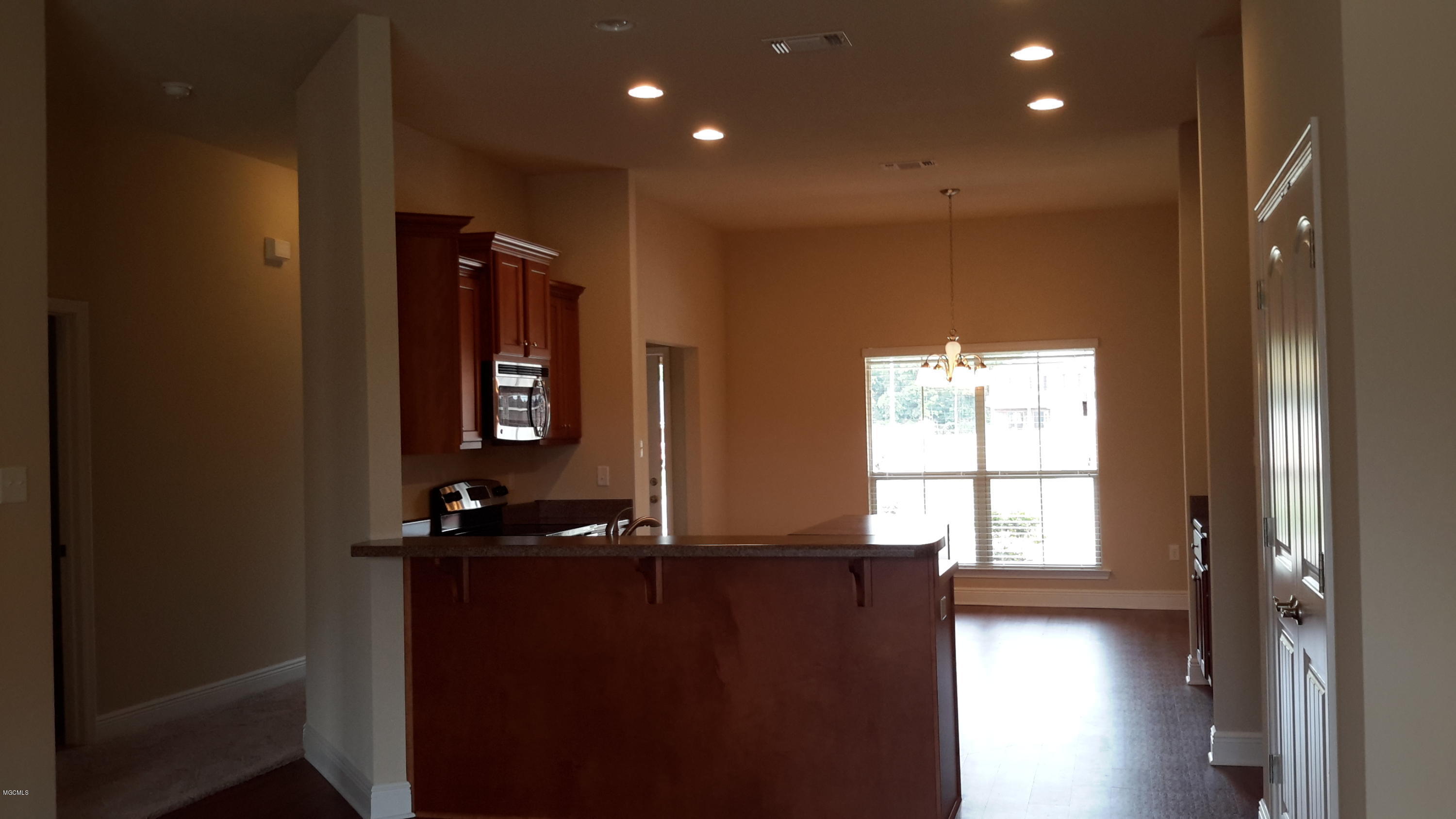 6821 Biddix-evans Road Ocean Springs, MS 39564 - Photo 7 of 23 Breakfast Bar