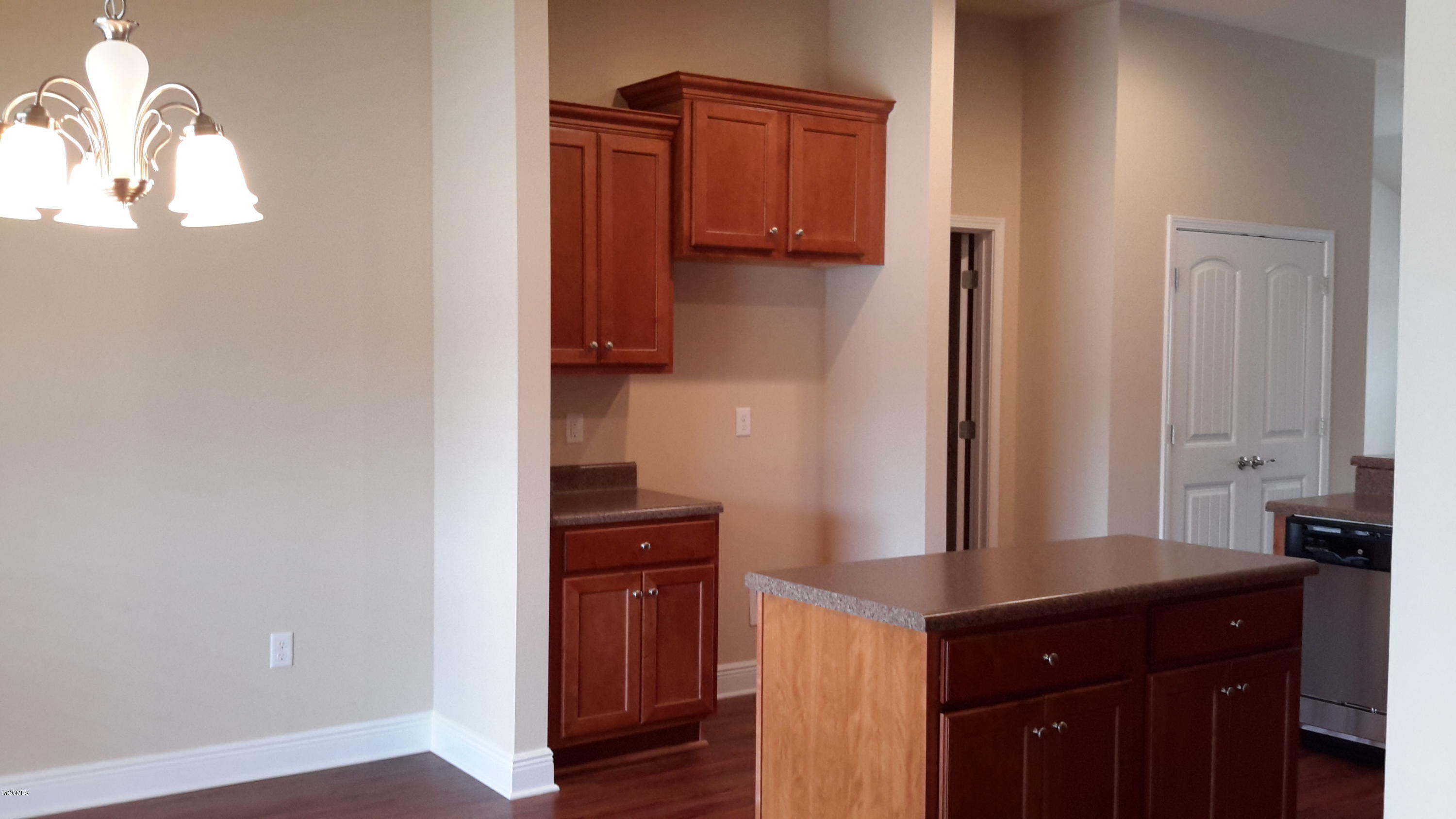 6821 Biddix-evans Road Ocean Springs, MS 39564 - Photo 8 of 23 Kitchen
