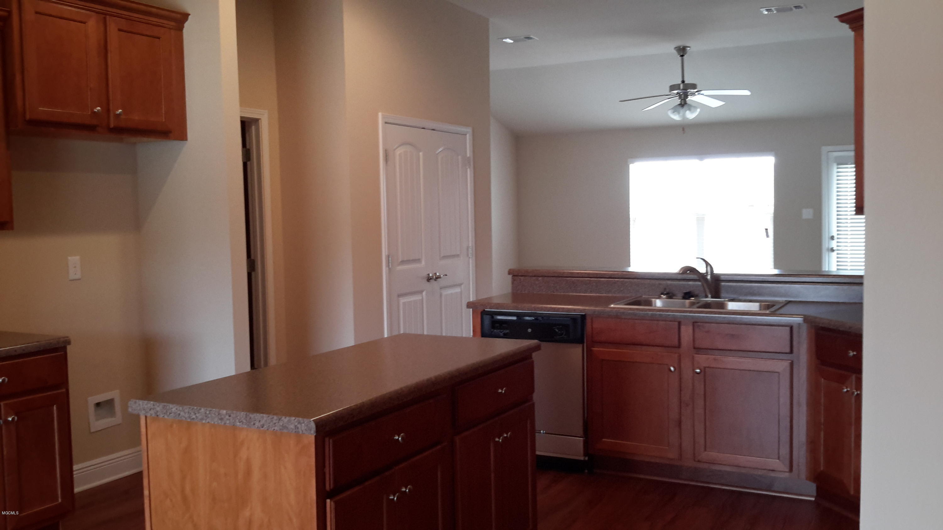 6821 Biddix-evans Road Ocean Springs, MS 39564 - Photo 9 of 23 Kitchen