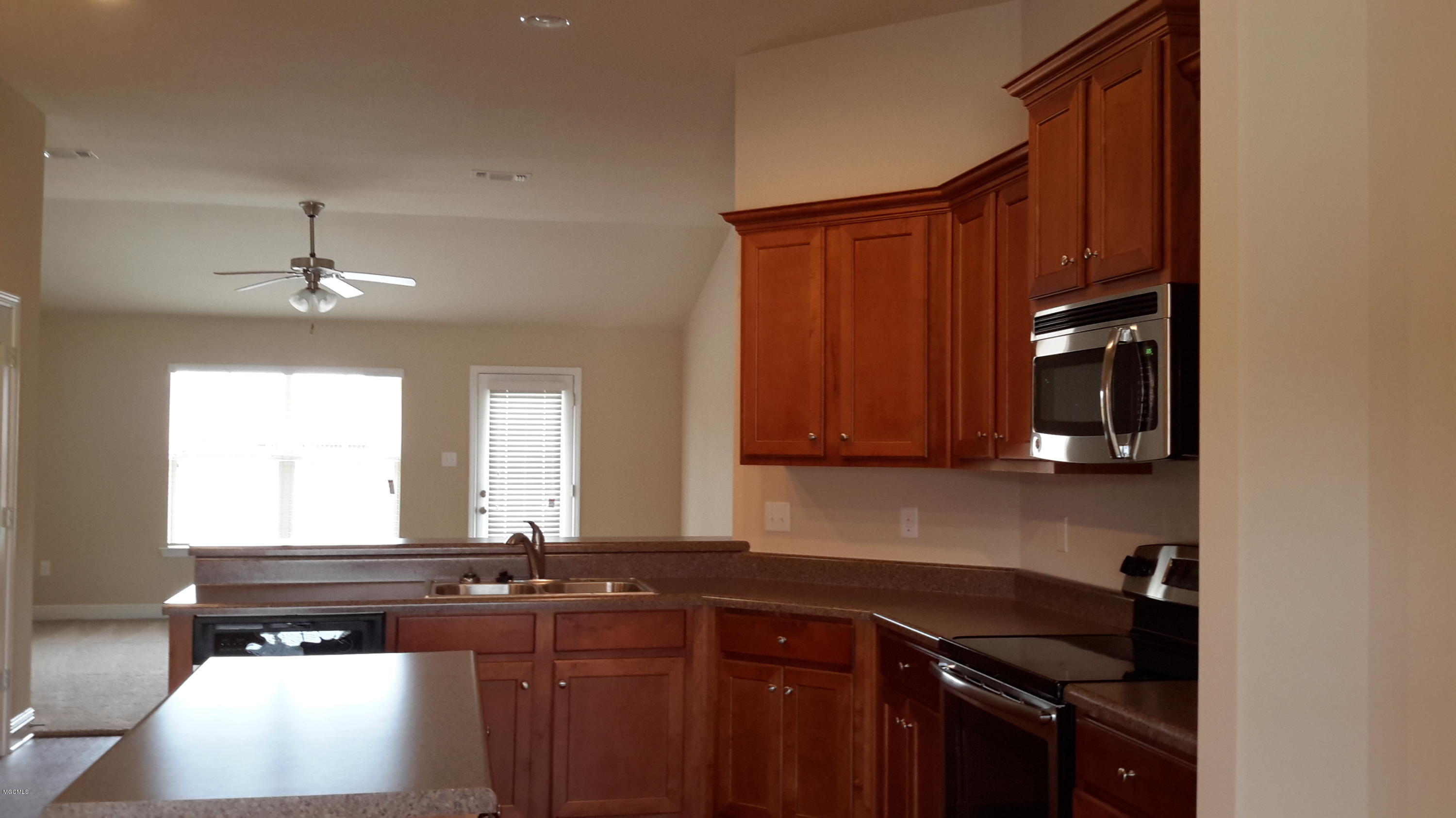 6821 Biddix-evans Road Ocean Springs, MS 39564 - Photo 10 of 23 Kitchen