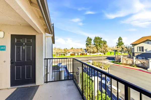 $299,999 | 9444 Harbour Point Drive, Unit 264, Elk Grove, CA 95758