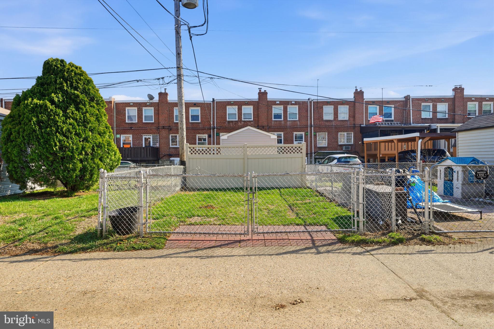 3252 Fordham Road Philadelphia, PA 19114 - Photo 27 of 29 Fenced in yard area