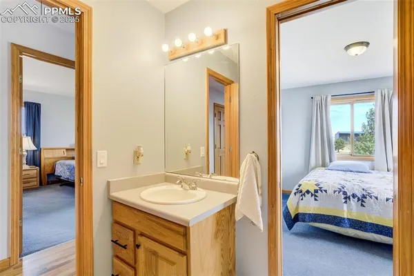 a en suite bathroom with a sink and a mirror