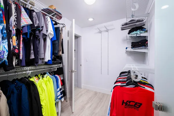 a view of a lake with house