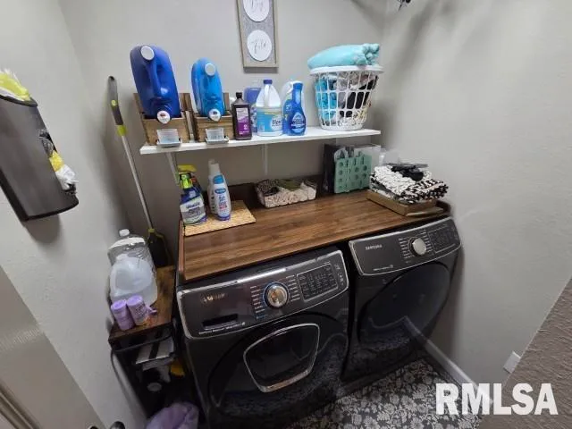 $385,000 | 2004 North Woods Place, Mount Vernon, IL 62864