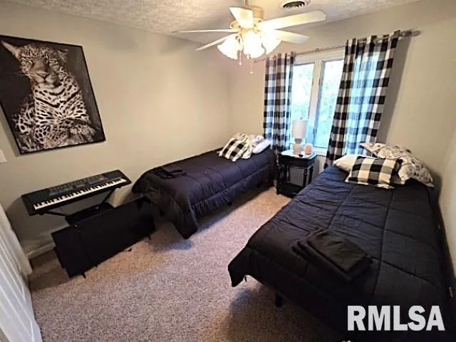 $385,000 | 2004 North Woods Place, Mount Vernon, IL 62864