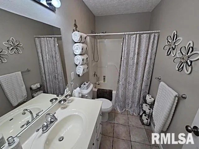 $385,000 | 2004 North Woods Place, Mount Vernon, IL 62864