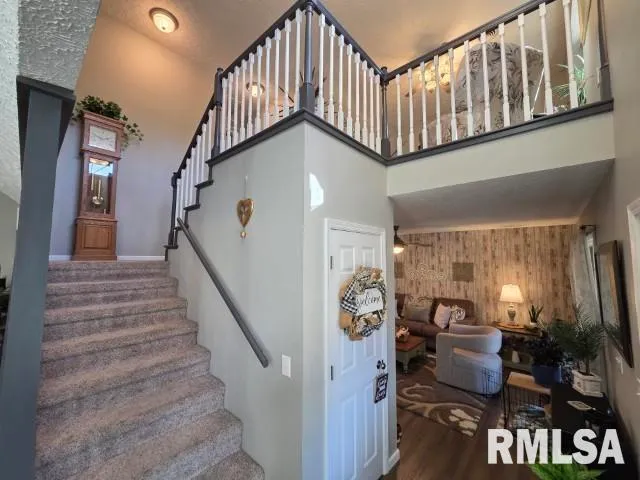 $385,000 | 2004 North Woods Place, Mount Vernon, IL 62864