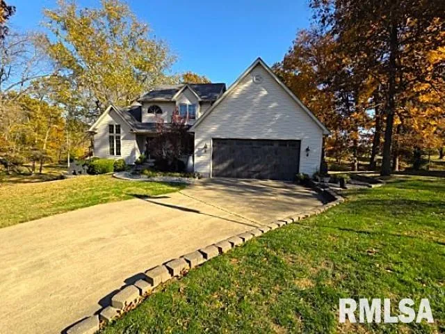 $385,000 | 2004 North Woods Place, Mount Vernon, IL 62864