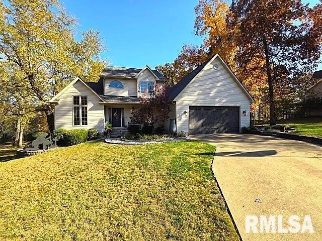 $385,000 | 2004 North Woods Place, Mount Vernon, IL 62864