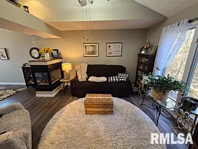 $385,000 | 2004 North Woods Place, Mount Vernon, IL 62864