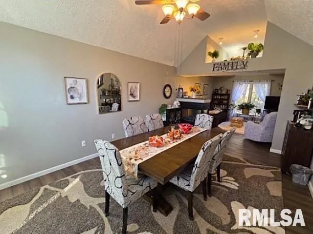 $385,000 | 2004 North Woods Place, Mount Vernon, IL 62864