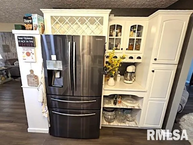 $385,000 | 2004 North Woods Place, Mount Vernon, IL 62864