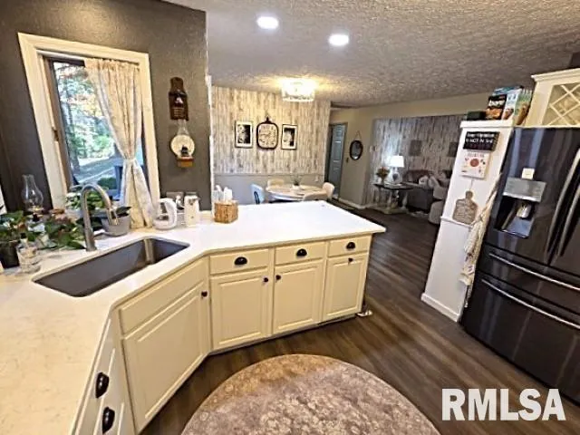 $385,000 | 2004 North Woods Place, Mount Vernon, IL 62864