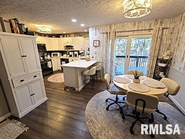 $385,000 | 2004 North Woods Place, Mount Vernon, IL 62864