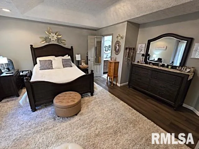 $385,000 | 2004 North Woods Place, Mount Vernon, IL 62864